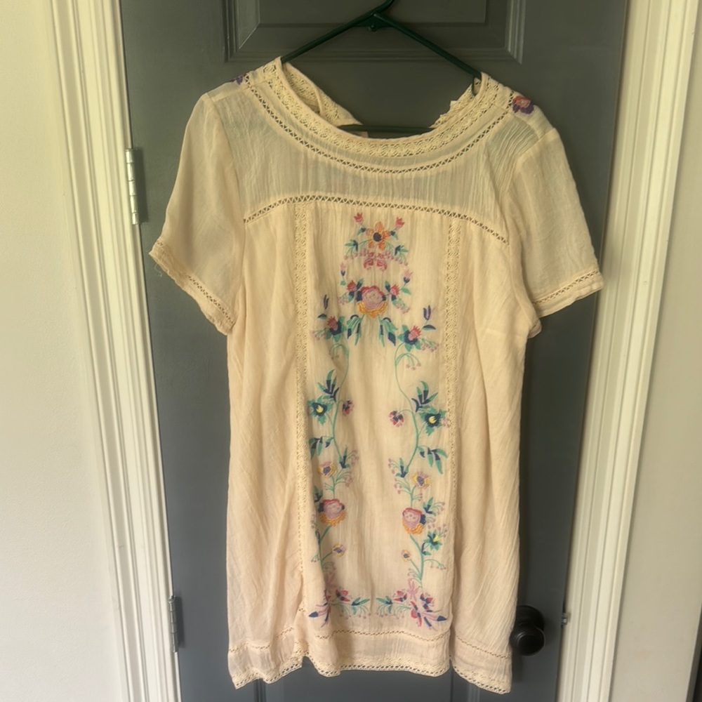 Floral Embroidered Cream Top